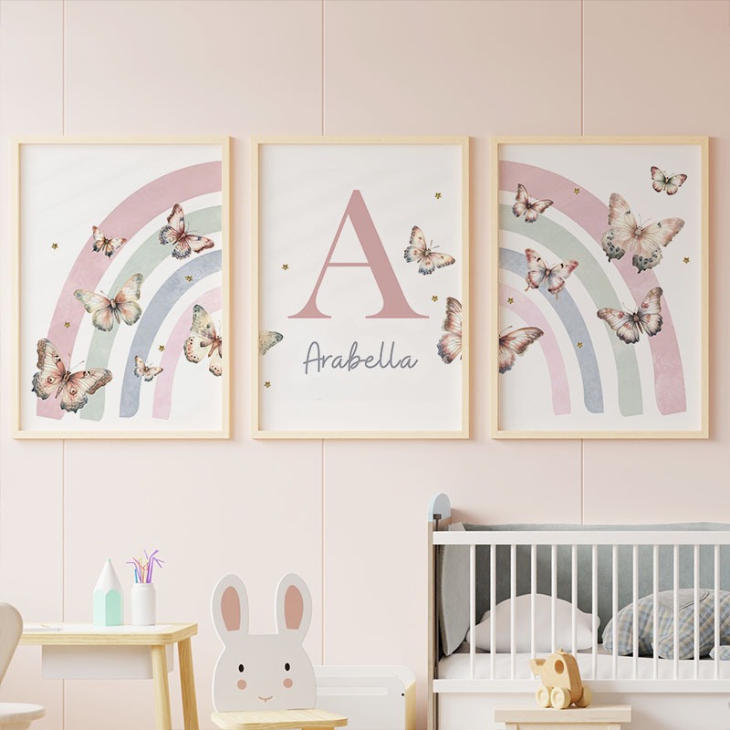Baby Nursery Name Wall Art - สีชมพูสายรุ้งผีเสื้อที่กําหนดเองชื่อเด็ก Wall Art เนอสเซอรี่ผ้าใบพิมพ์ภาพวาดสีน้ําโปสเตอร์ภาพสาวเด็กตกแต่งห้อง